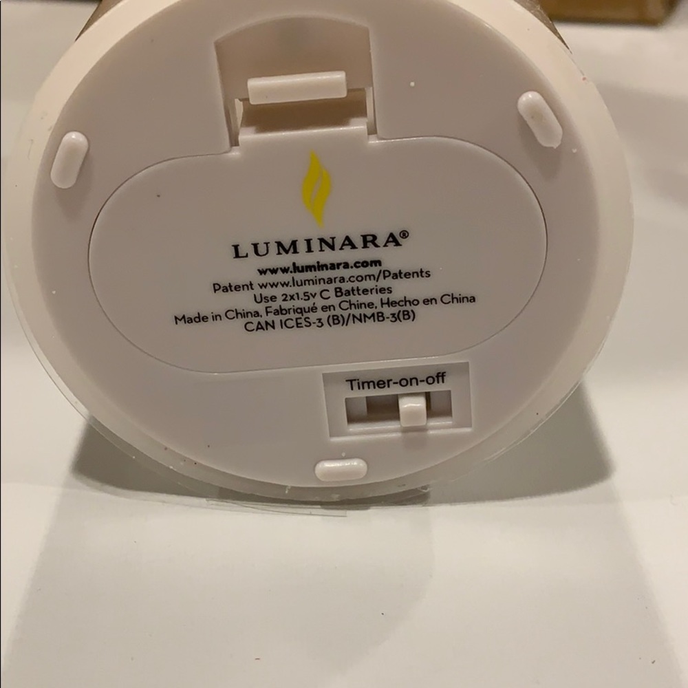 Perfectly Imperfect Luminara Flameless Candle 🔥 - Picture 4 of 7